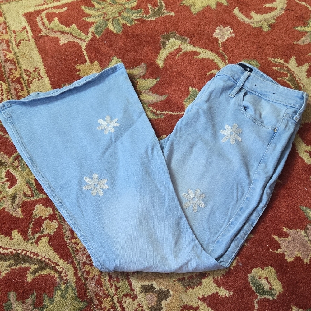 Hollister High Waist Vintage Flare Jeans With daisy emboidery